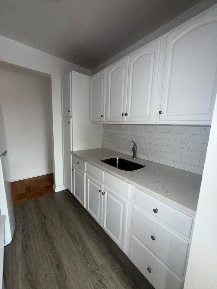 793 Mclean Ave #4A - Photo 2 of 8