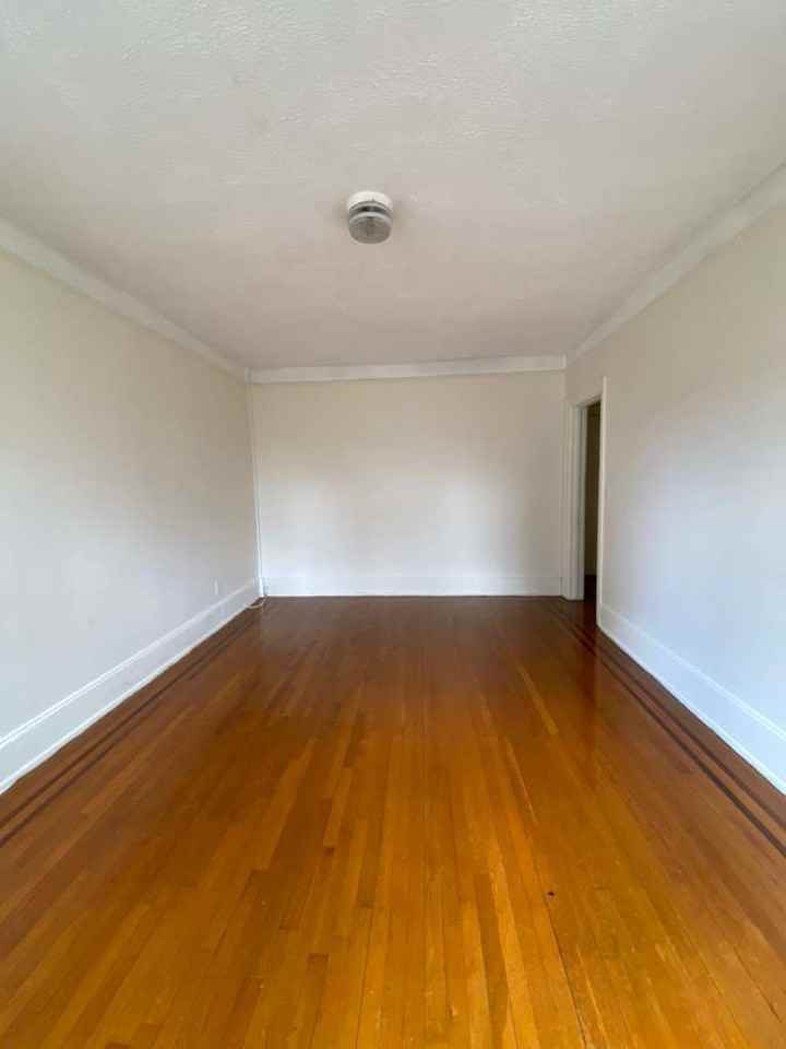 495 Van Cortlandt Park Ave #3 - Photo 3 of 7
