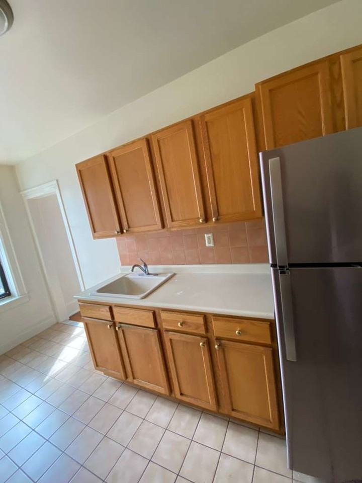 495 Van Cortlandt Park Ave #3 - Photo 6 of 7