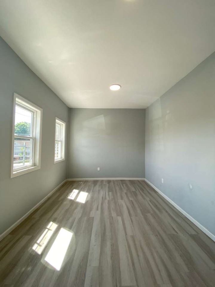 33 Saint Josephs Ave #1stFL - Photo 5 of 10
