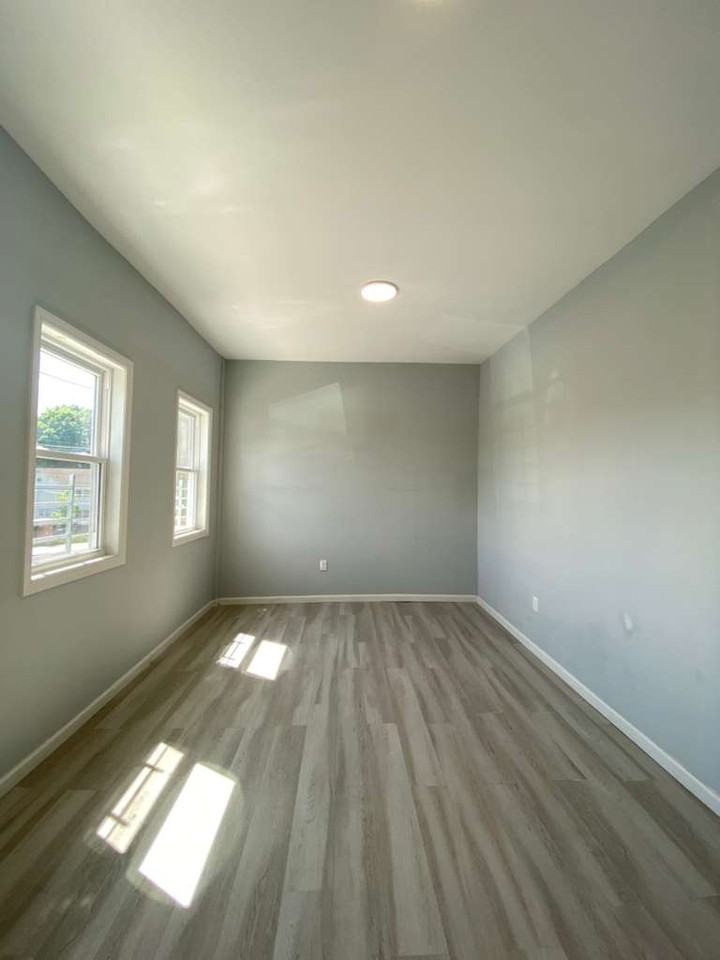 33 Saint Josephs Ave #1stFL - Photo 6 of 10