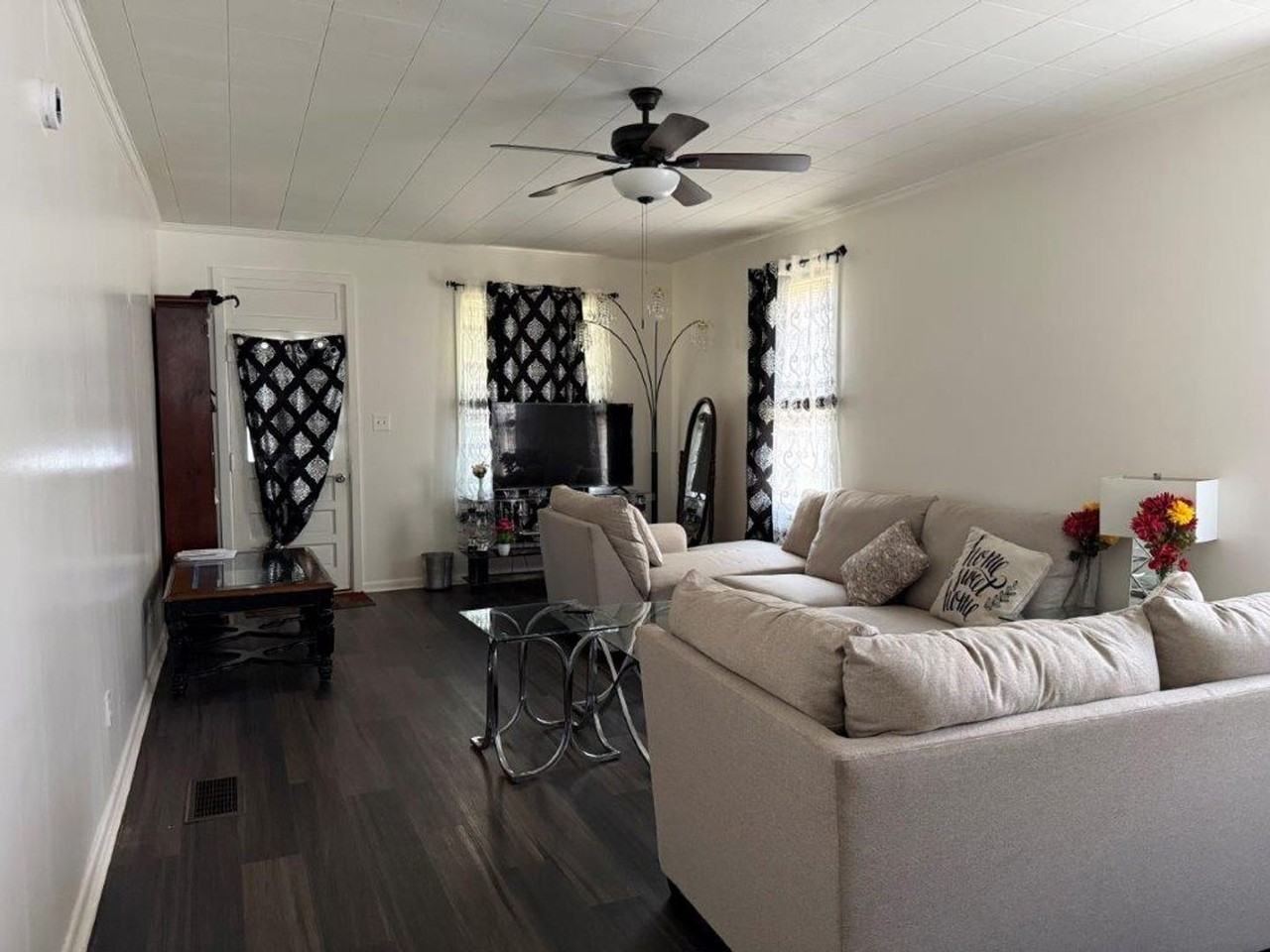 318 W Allen St #320 - Photo 4 of 18