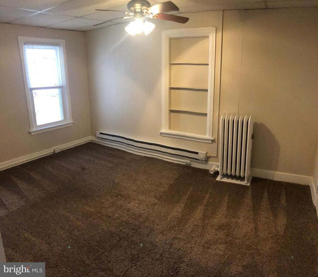 116 E Locust St #2ndFL - Photo 5 of 12