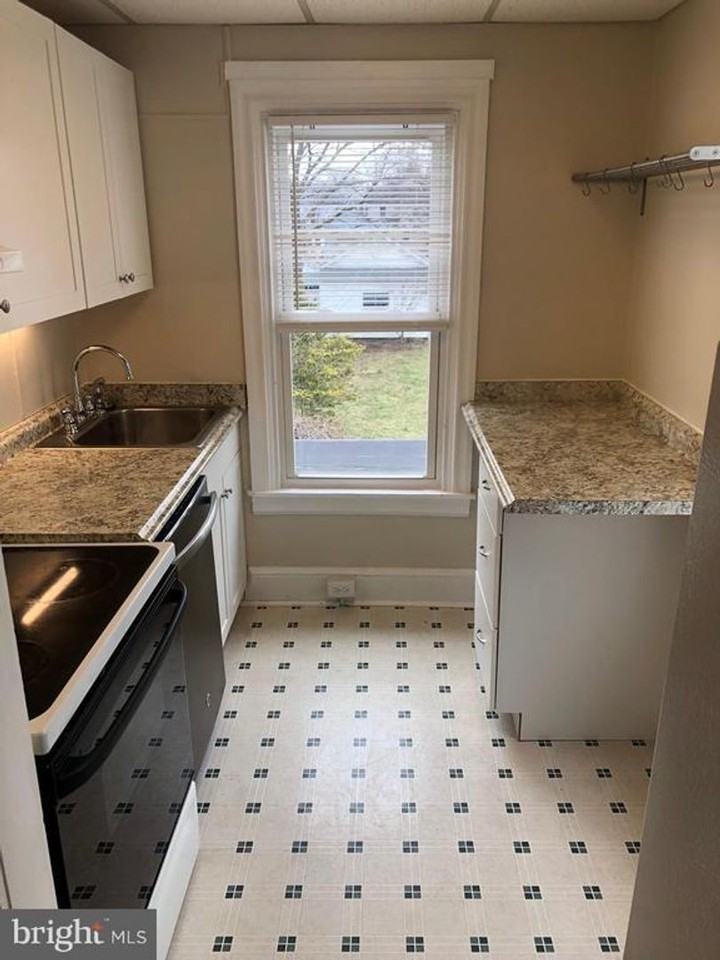 116 E Locust St #2ndFL - Photo 6 of 12