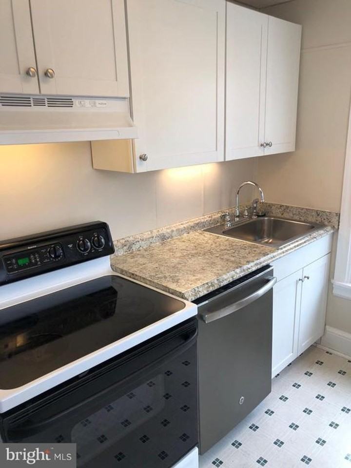 116 E Locust St #2ndFL - Photo 7 of 12