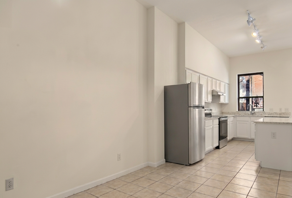 2211 Menard St #B - Photo 4 of 5