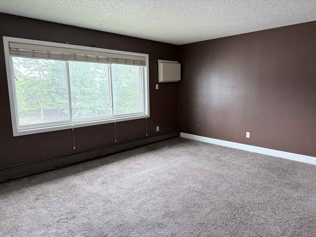 104 6th St Ne #8 - Photo 3 of 7