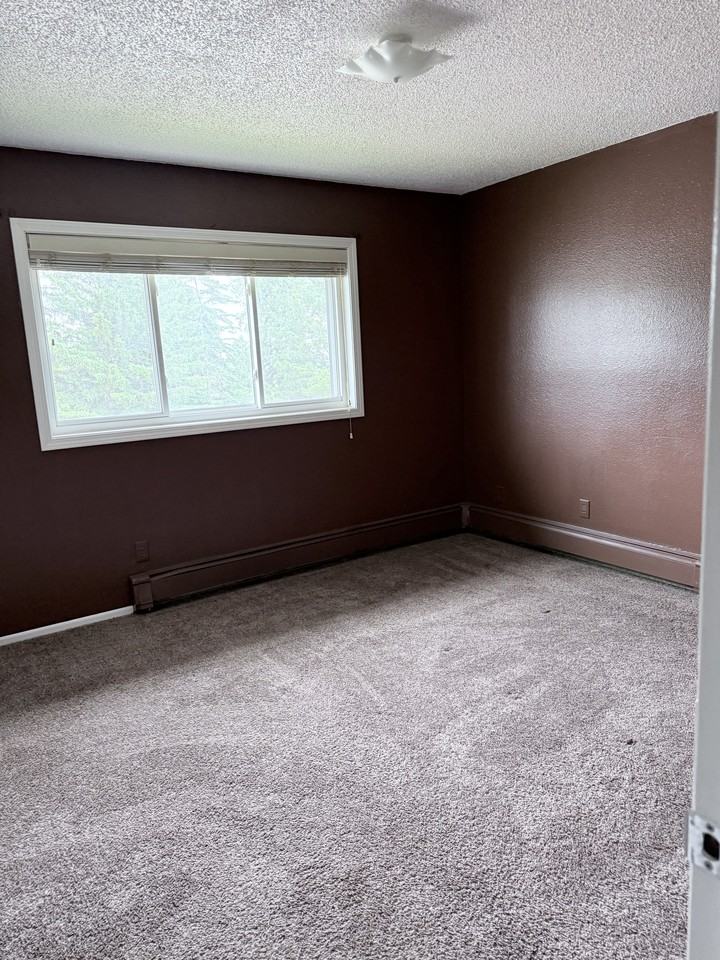 104 6th St Ne #8 - Photo 4 of 7