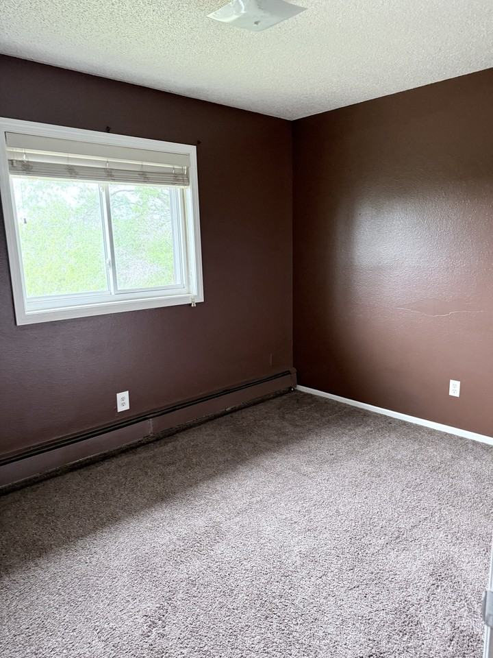 104 6th St Ne #8 - Photo 5 of 7