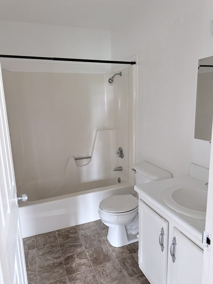 104 6th St Ne #8 - Photo 7 of 7