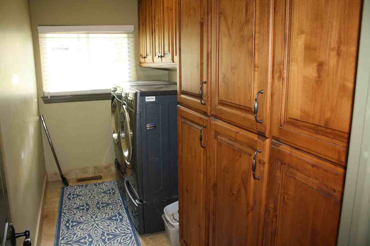 2962 Oakwood Dr #NA - Photo 4 of 47
