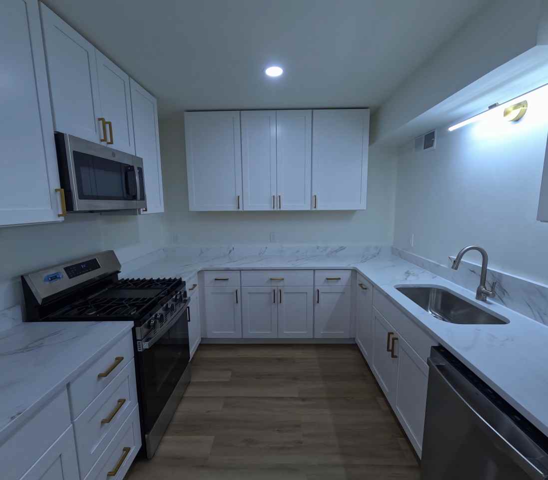 2672 Suzanne Ln #B - Photo 4 of 37