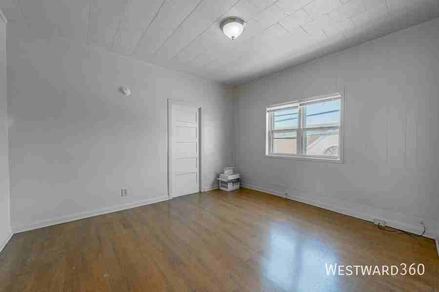 4901 Magoun Ave #2R - Photo 7 of 14