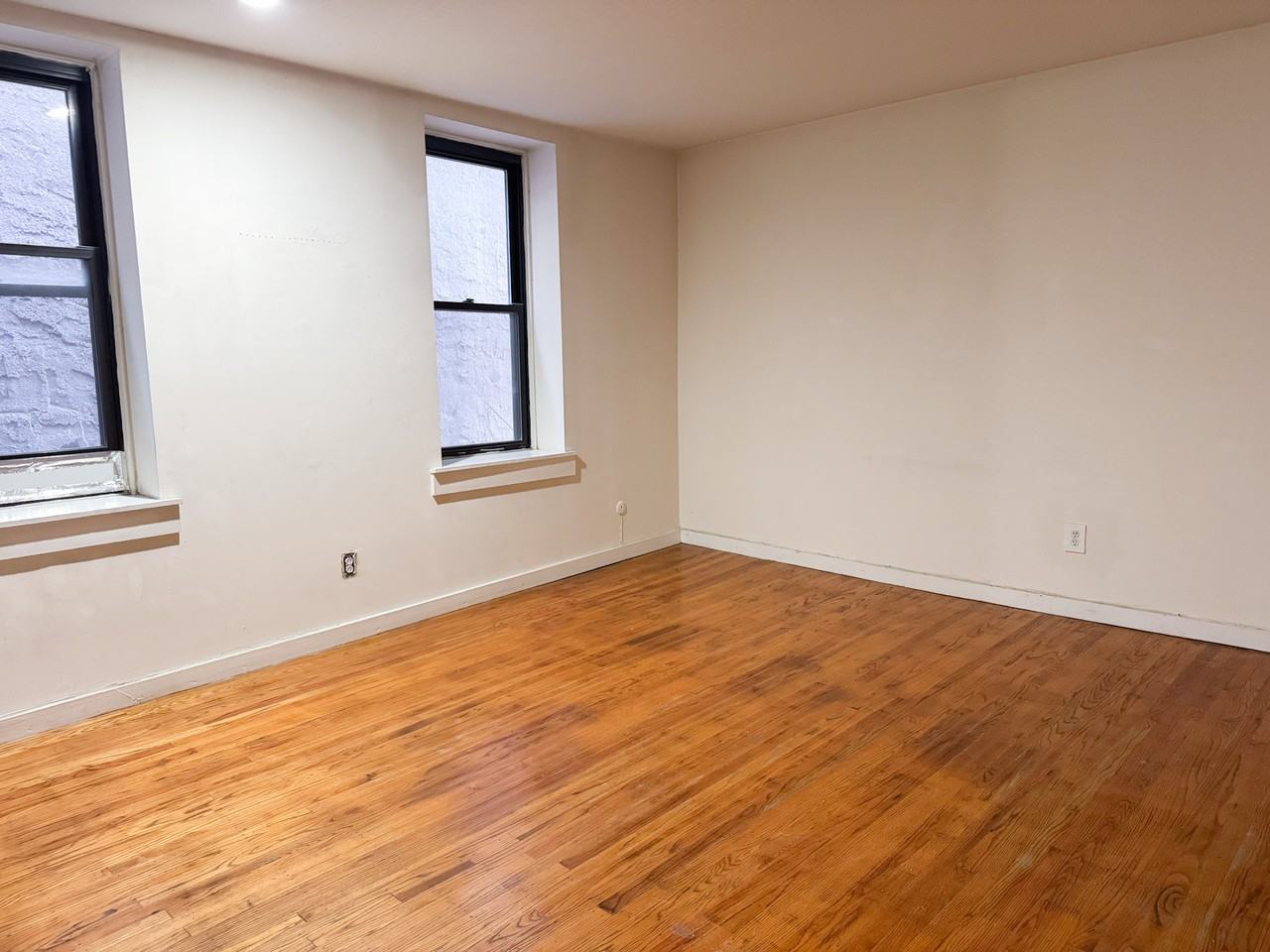 1136 Pine St #302 - Photo 2 of 6