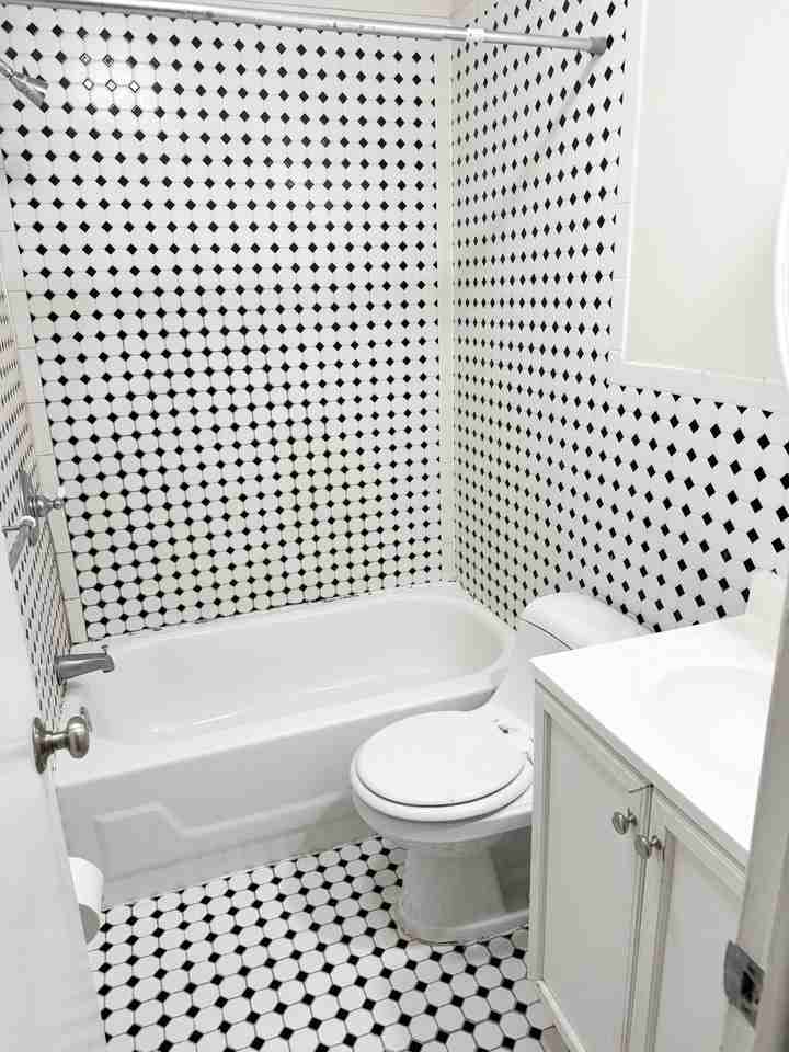 1136 Pine St #302 - Photo 3 of 6