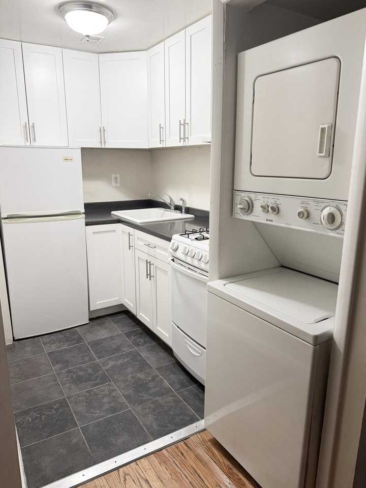 1136 Pine St #302 - Photo 5 of 6