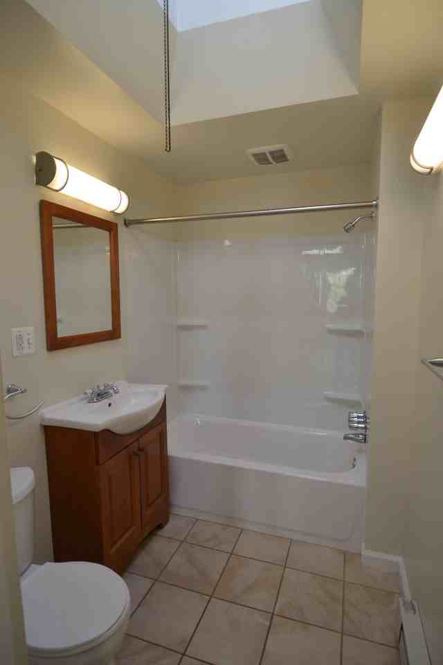 1535 Pine St #4R - Photo 3 of 3