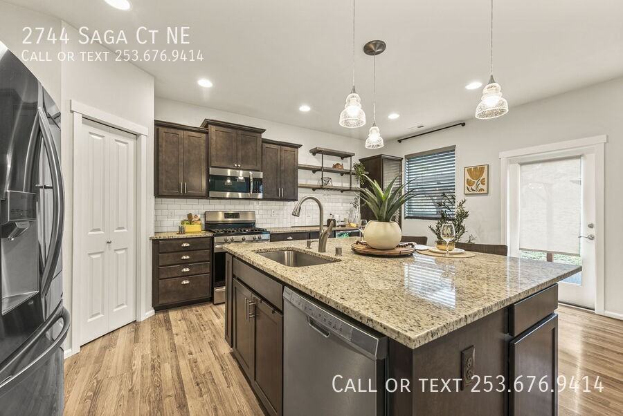 2744 Saga Ct Ne - Photo 4 of 46