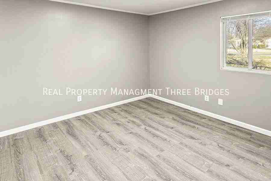 2857 Dawnview Dr - Photo 3 of 10