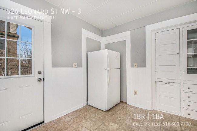 526 Leonard St Nw #3 - Photo 3 of 17