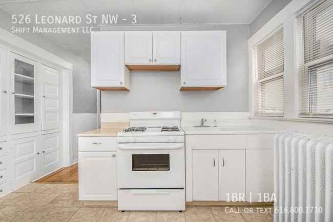 526 Leonard St Nw #3 - Photo 5 of 17