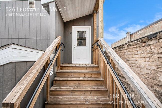 526 Leonard St Nw #3 - Photo 7 of 17