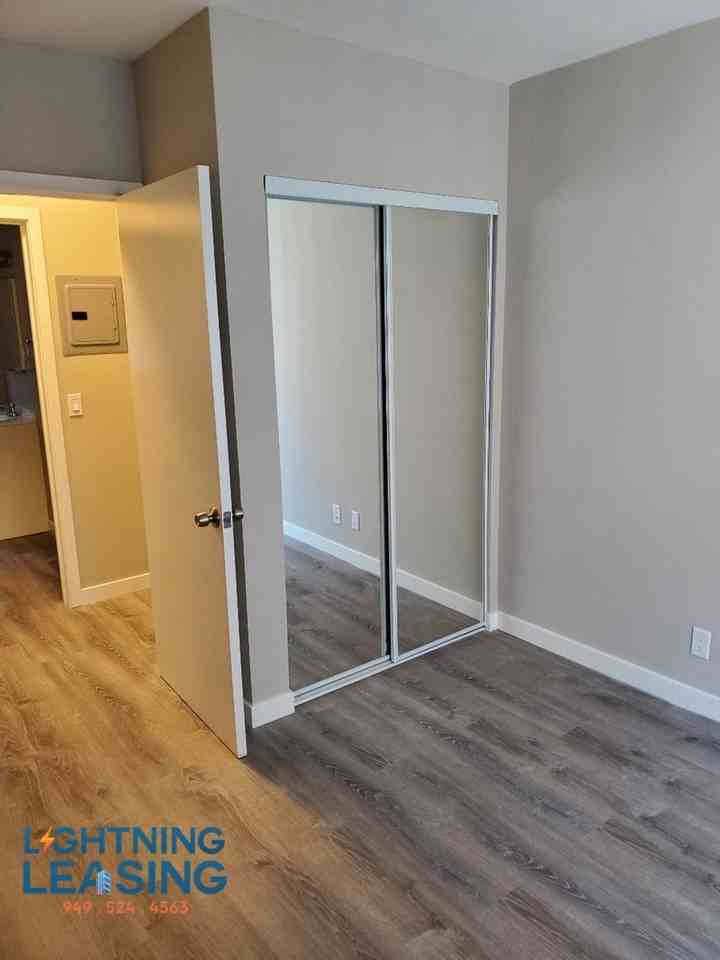 212 W Elk Ave #2 - Photo 5 of 6