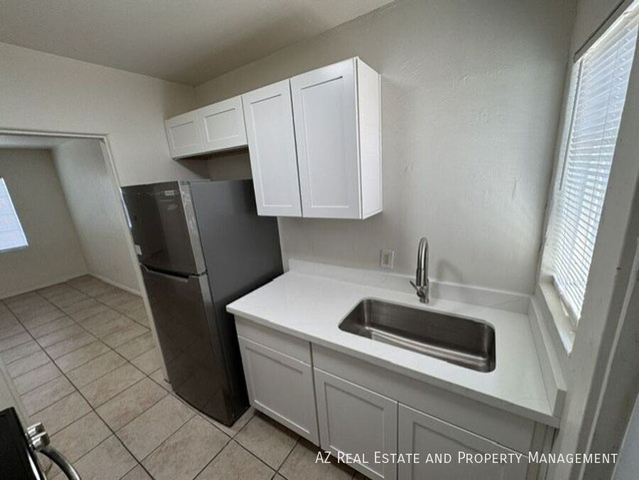 1038 N 16th St - Photo 4 of 17