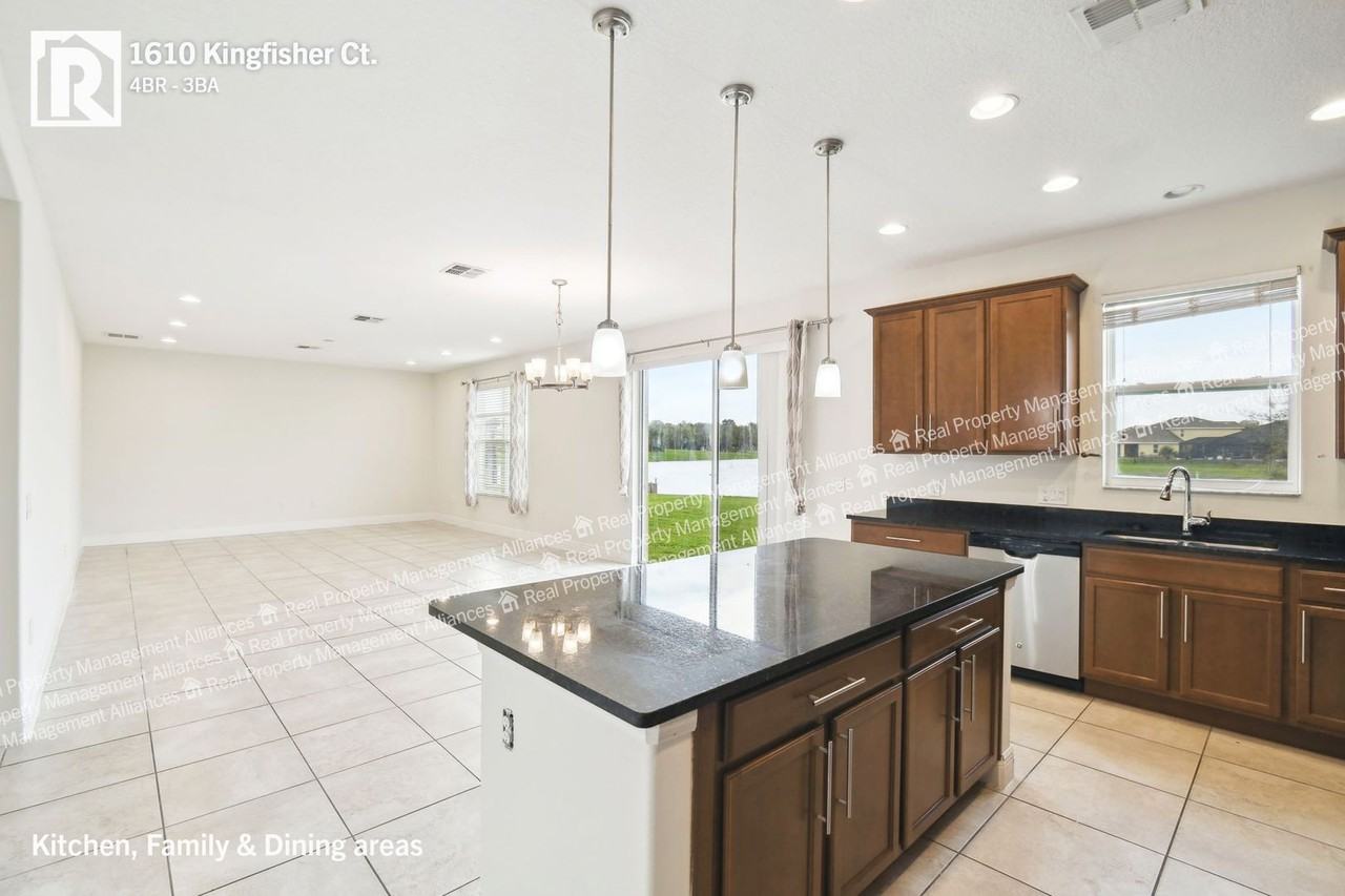 1610 Kingfisher Ct - Photo 6 of 33