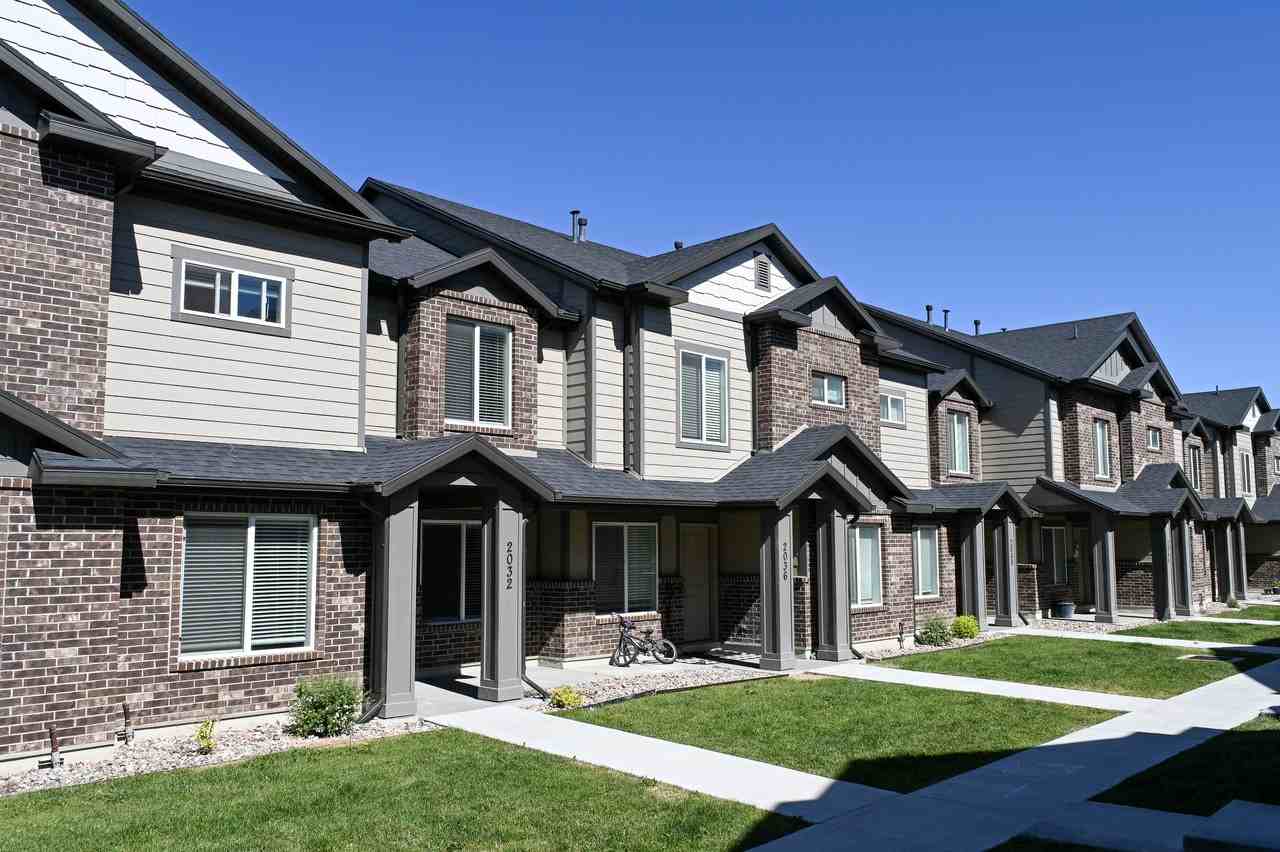 2032 N 350 E - Photo 2 of 19