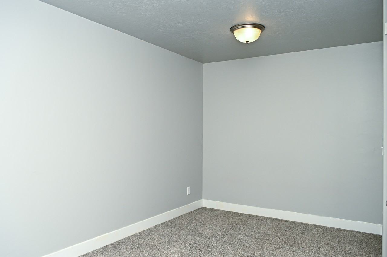 2032 N 350 E - Photo 5 of 19