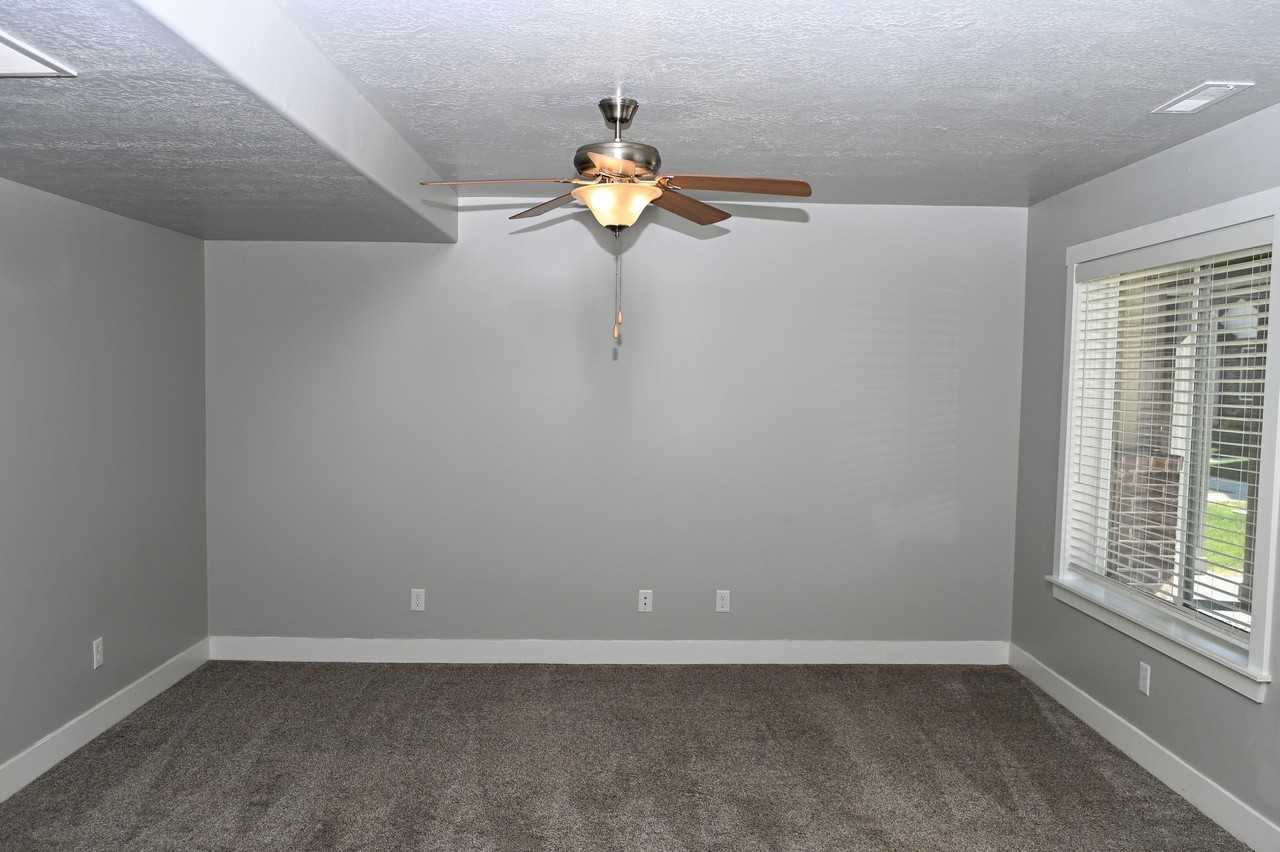 2032 N 350 E - Photo 6 of 19