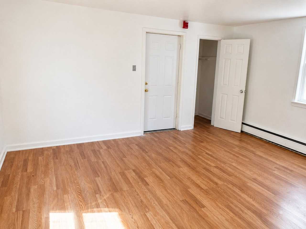 5016 Griscom St #D - Photo 3 of 8