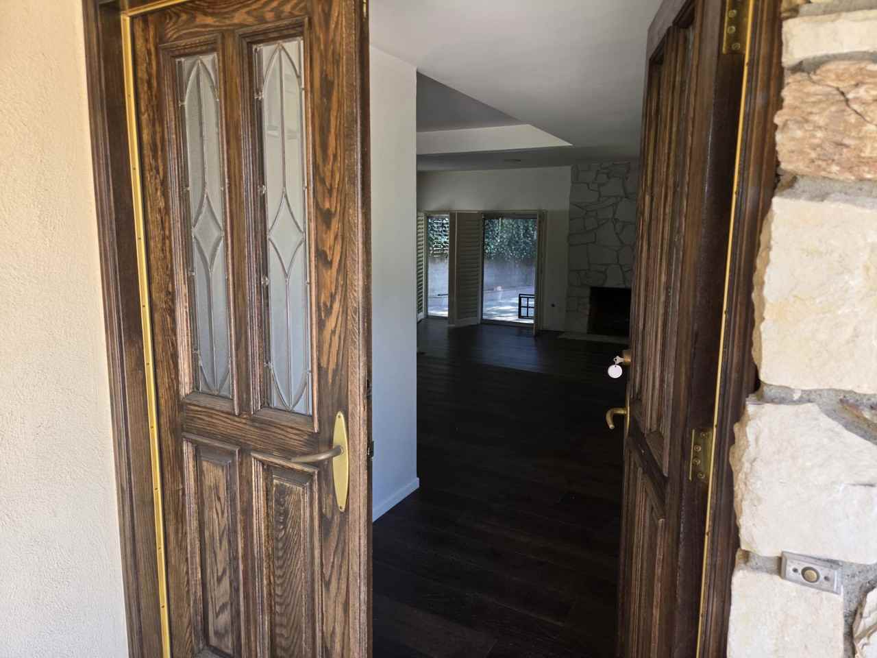 4734 Laurelgrove Ave - Photo 2 of 37