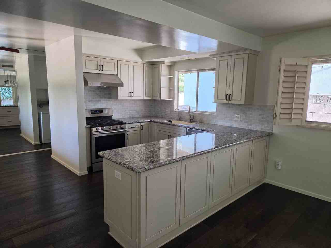 4734 Laurelgrove Ave - Photo 3 of 37