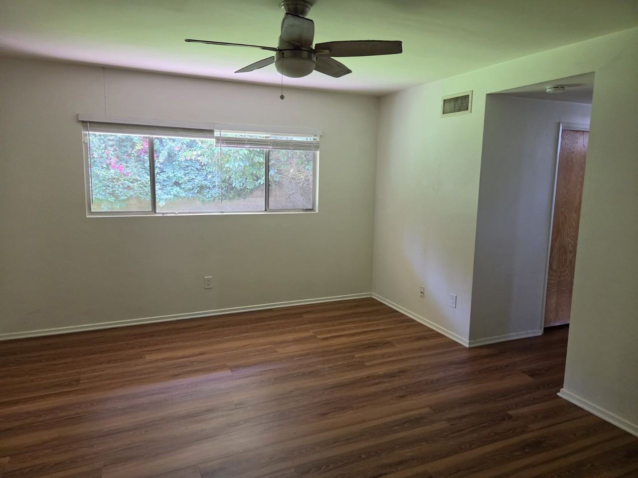 4734 Laurelgrove Ave - Photo 7 of 37