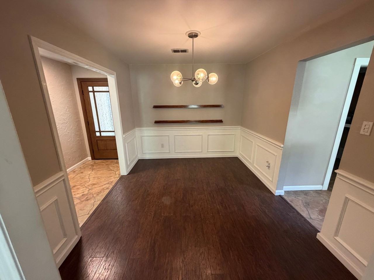 2132 Turf Club Dr - Photo 3 of 9