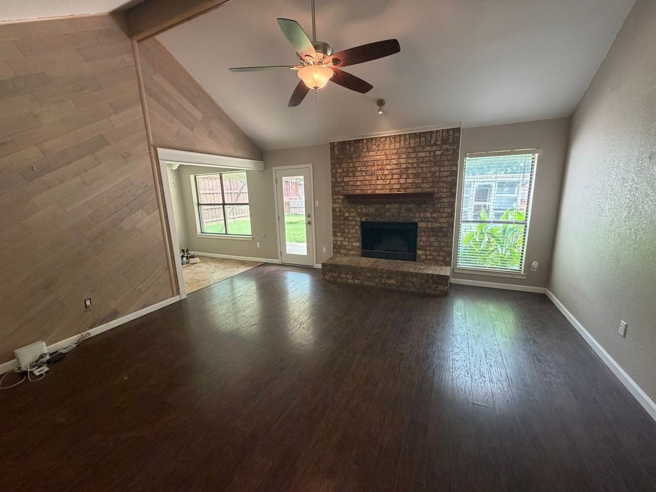 2132 Turf Club Dr - Photo 6 of 9