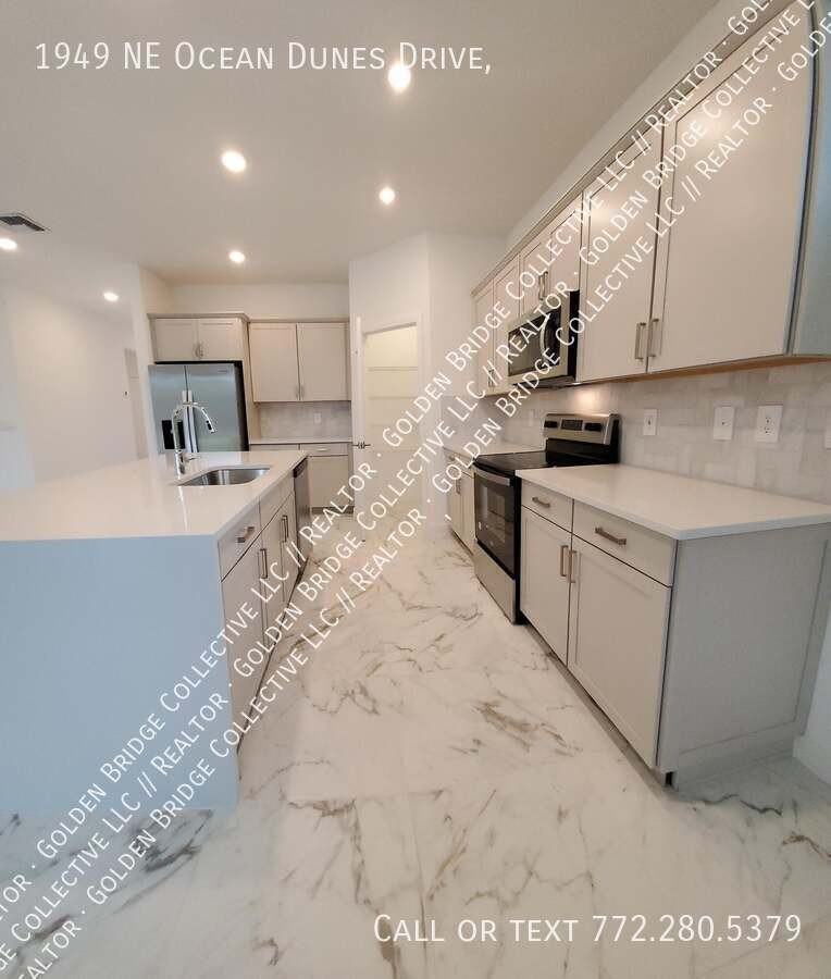 1949 Ne Ocean Dunes Dr - Photo 2 of 10