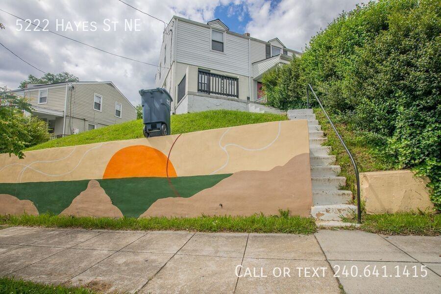 5222 Hayes St Ne - Photo 2 of 25