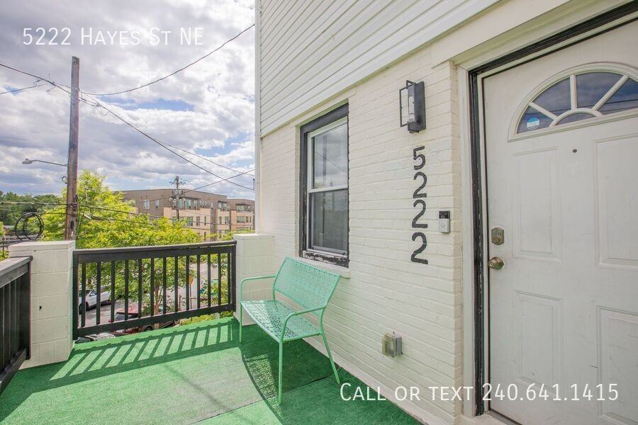 5222 Hayes St Ne - Photo 3 of 25