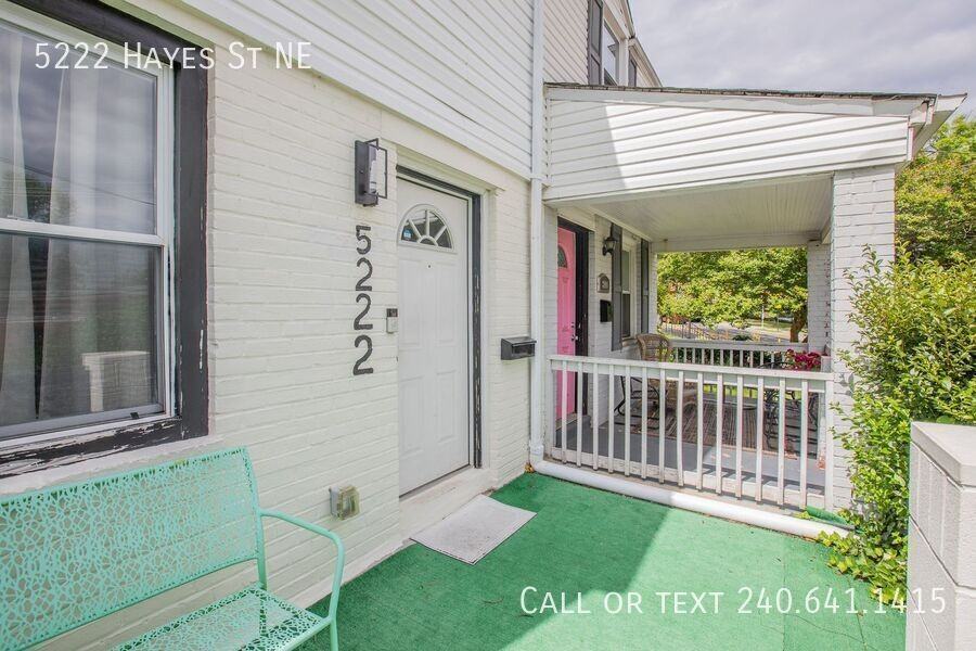 5222 Hayes St Ne - Photo 5 of 25