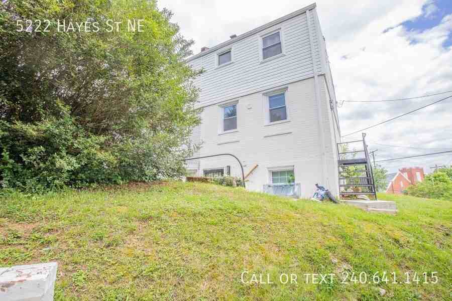 5222 Hayes St Ne - Photo 7 of 25