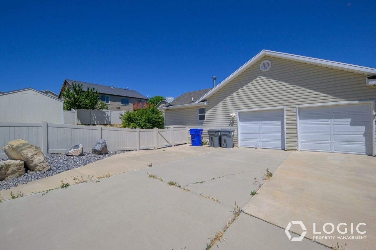 3987 S Lake Mountain Dr - Photo 2 of 17