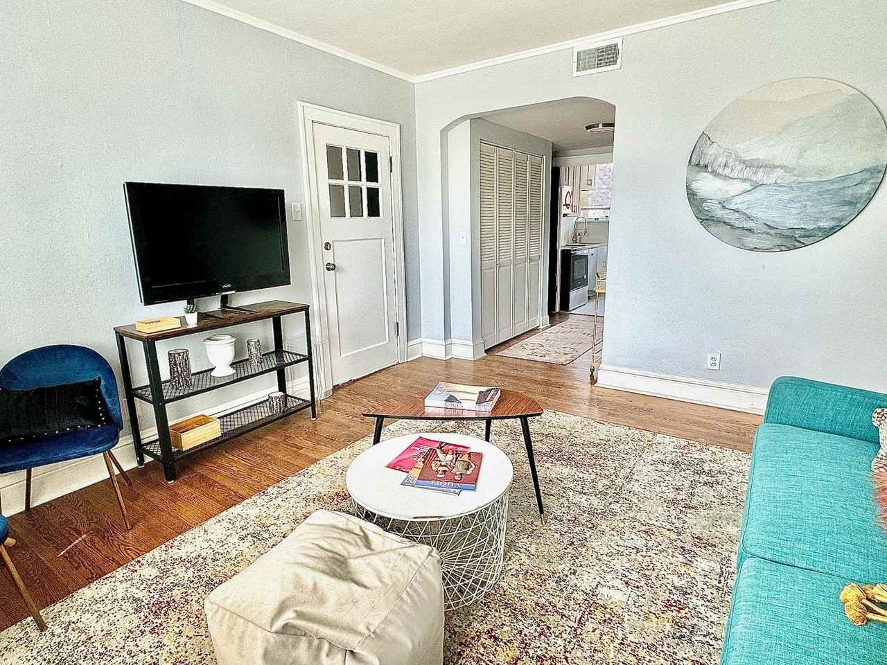 4940 Lindenwood Ave #2W - Photo 7 of 31