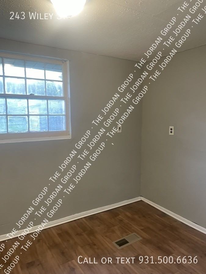 243 Wiley St - Photo 4 of 14