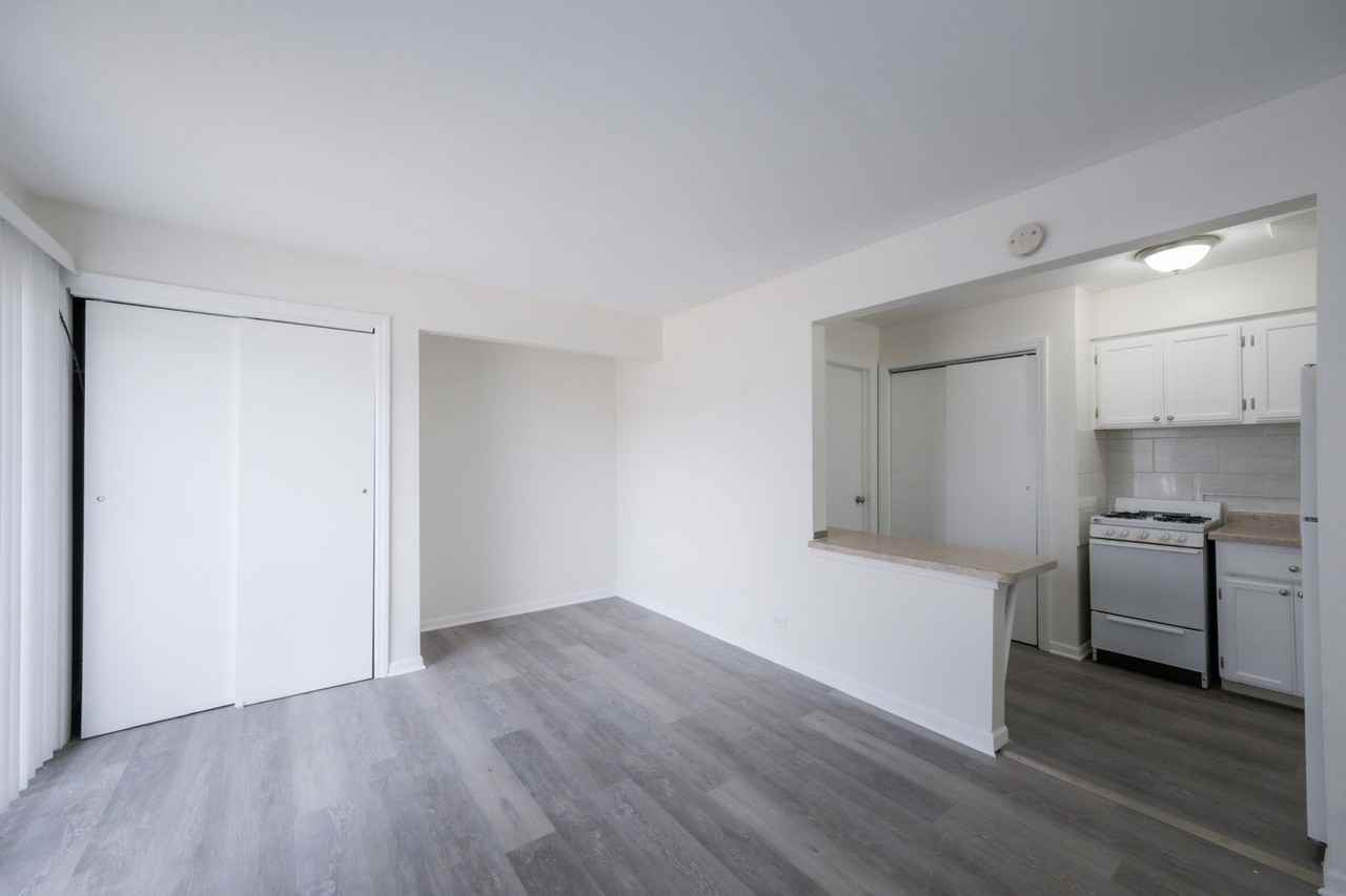 15311 Knox Ave Apt 15 - Photo 3 of 10