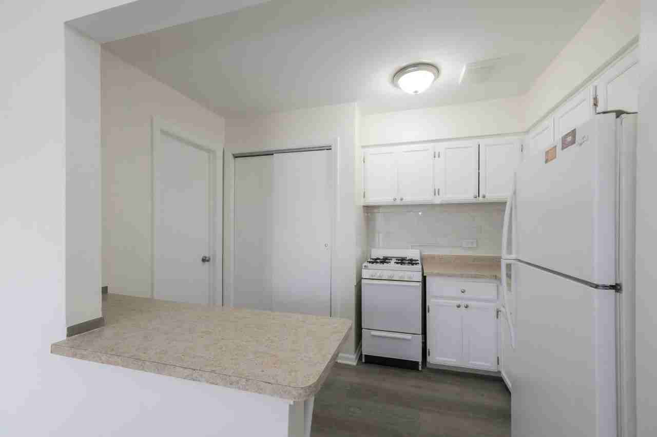15311 Knox Ave Apt 15 - Photo 7 of 10