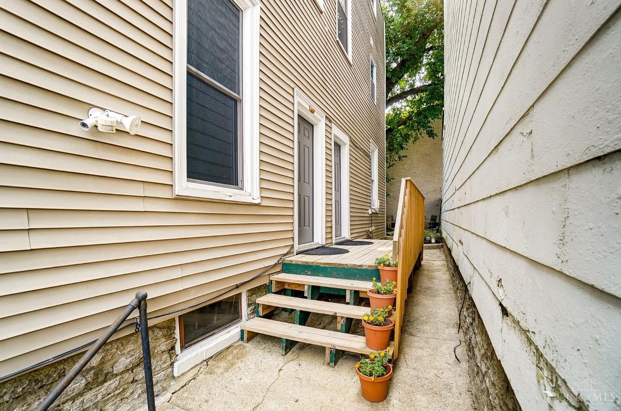 2158 Stratford Ave #2 - Photo 3 of 27