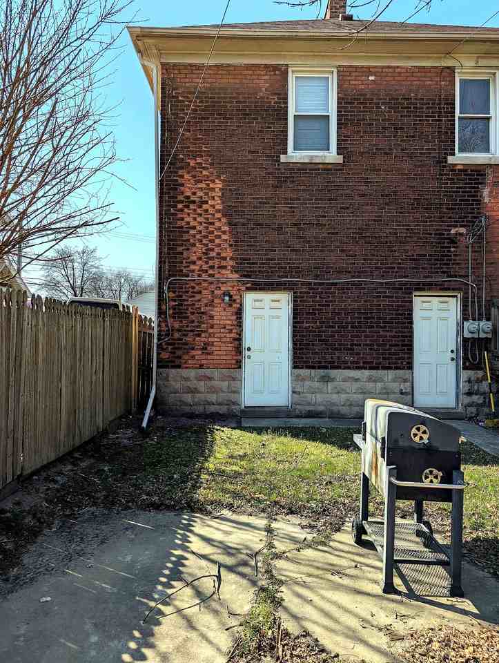 30 W Henry St Uppr - Photo 3 of 13